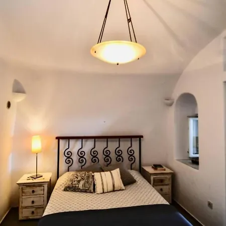 Stefani Cave House Santorini