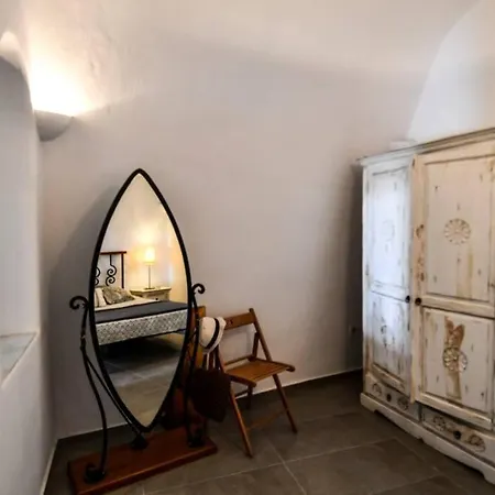 Stefani Cave House Santorini * 피로스테파니